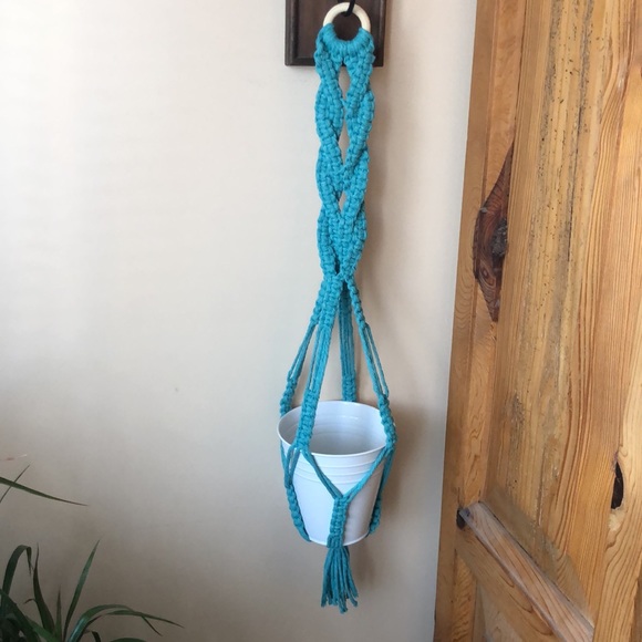 New Handmade Macramé Wall Plant Holder - Picture 11 of 11